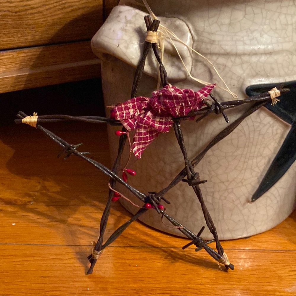 Primitive Handmade Barbwire Star 8”x8”
